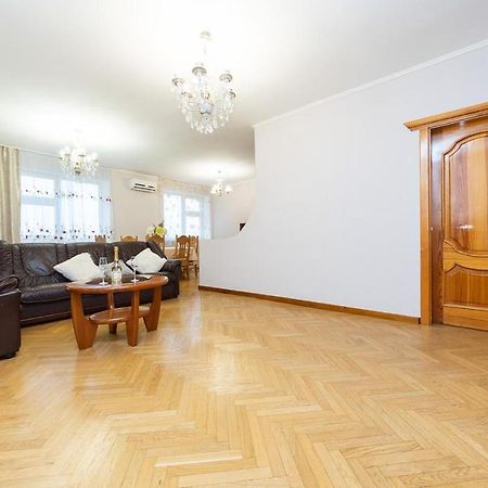 Spacious Apartments In The Center Of Obolon 2 Bedrooms Kiev Buitenkant foto
