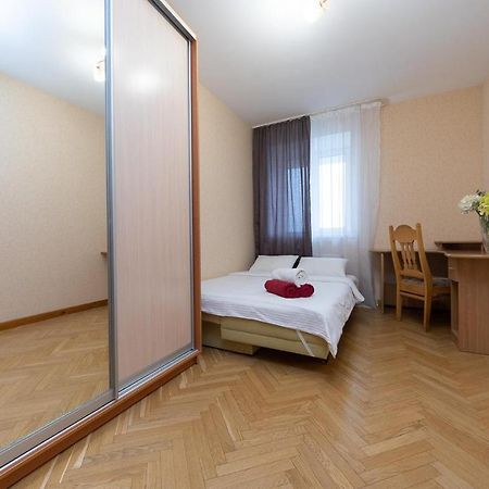 Spacious Apartments In The Center Of Obolon 2 Bedrooms Kiev Buitenkant foto