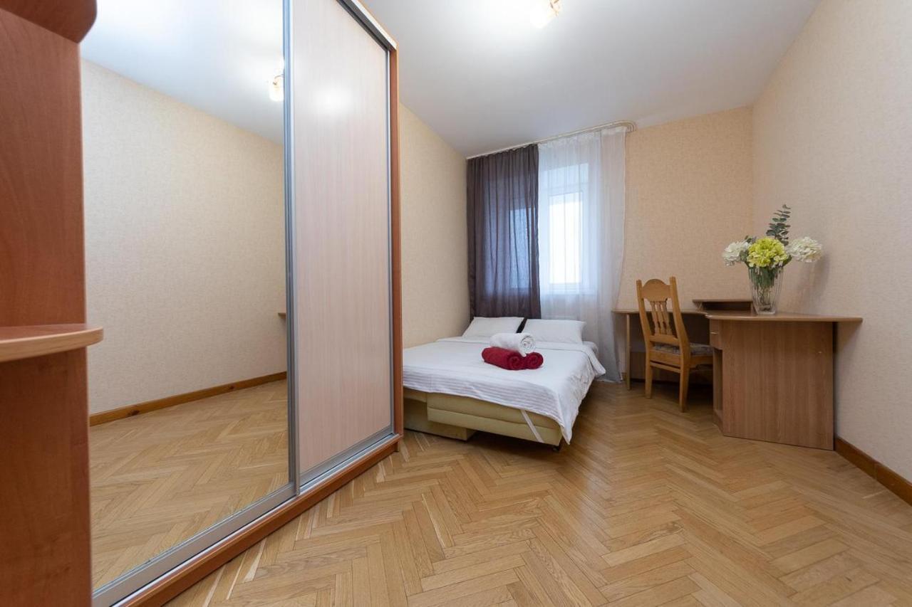 Spacious Apartments In The Center Of Obolon 2 Bedrooms Kiev Buitenkant foto