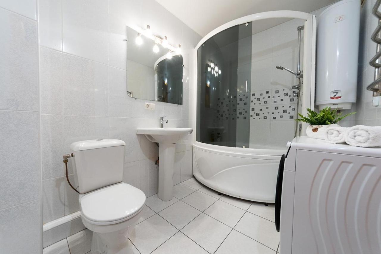 Spacious Apartments In The Center Of Obolon 2 Bedrooms Kiev Buitenkant foto