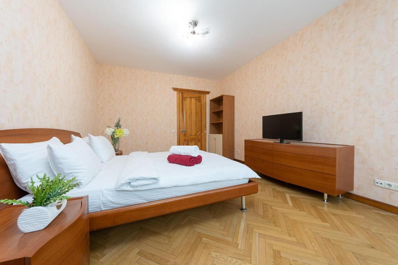 Spacious Apartments In The Center Of Obolon 2 Bedrooms Kiev Buitenkant foto