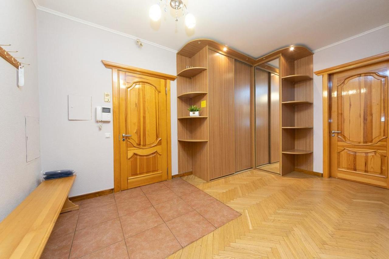 Spacious Apartments In The Center Of Obolon 2 Bedrooms Kiev Buitenkant foto