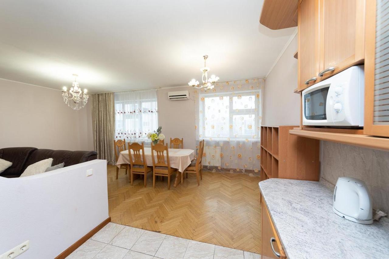 Spacious Apartments In The Center Of Obolon 2 Bedrooms Kiev Buitenkant foto