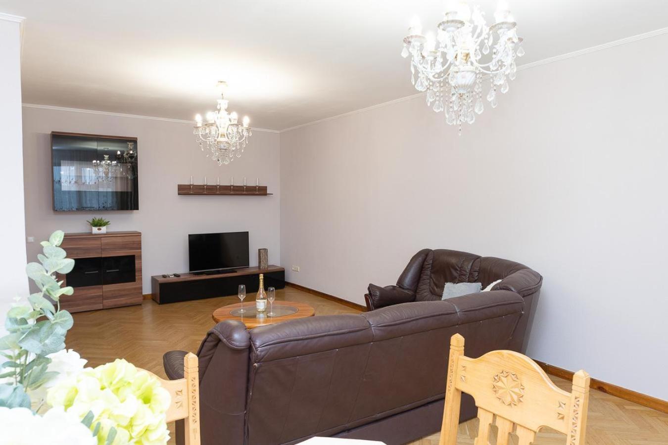 Spacious Apartments In The Center Of Obolon 2 Bedrooms Kiev Buitenkant foto