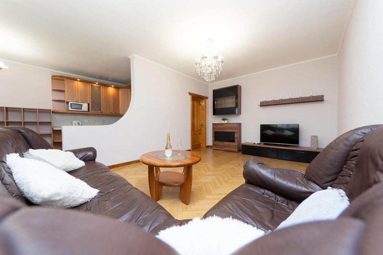 Spacious Apartments In The Center Of Obolon 2 Bedrooms Kiev Buitenkant foto