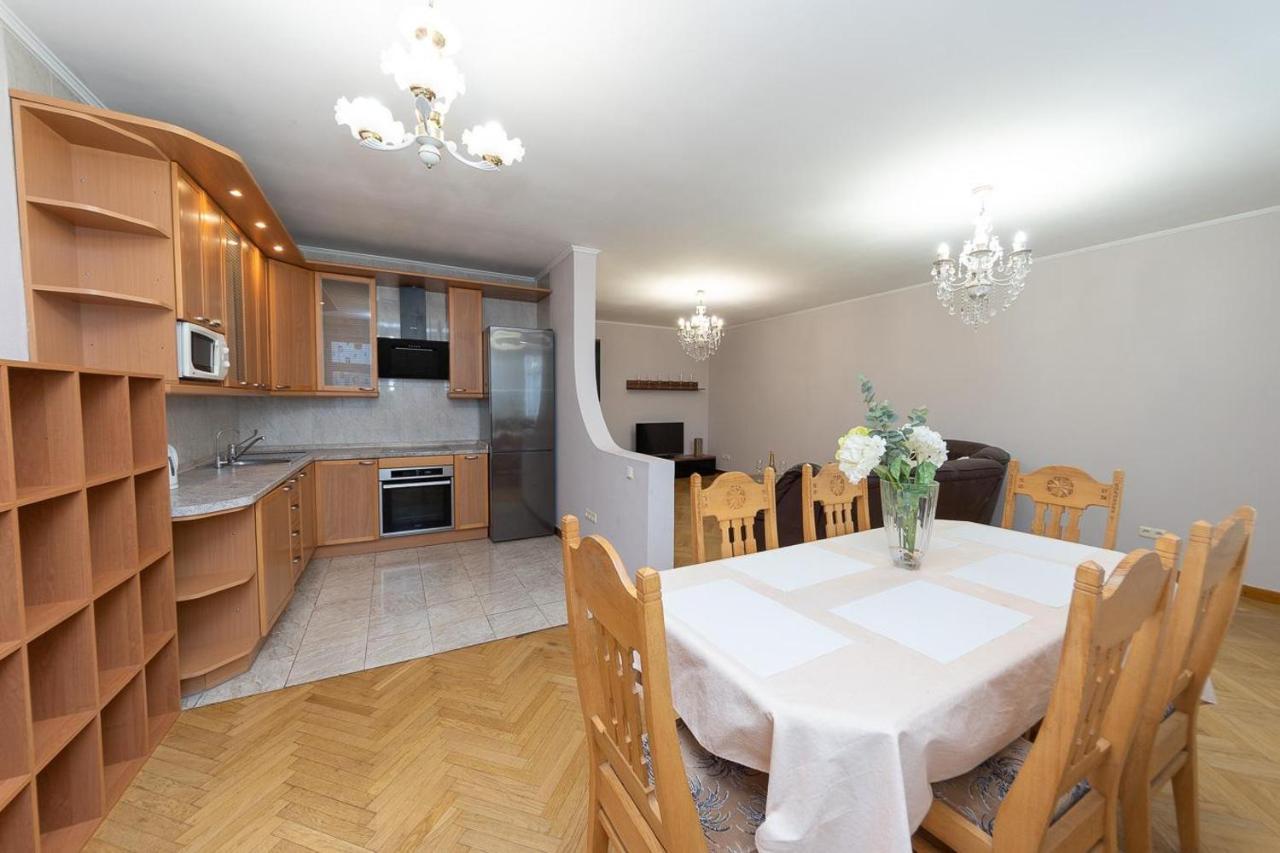 Spacious Apartments In The Center Of Obolon 2 Bedrooms Kiev Buitenkant foto